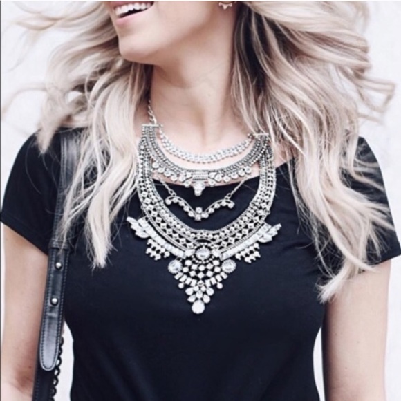 Beautiful Crystal Statement Necklace - Picture 7 of 7